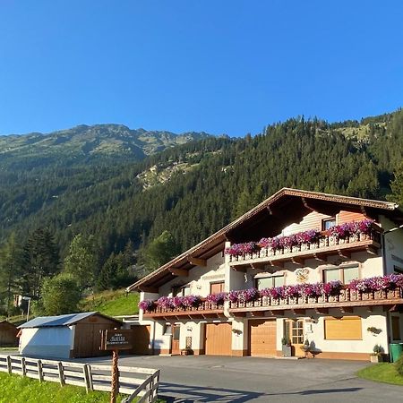 Haus Marita Apartment Sankt Leonhard im Pitztal Exterior photo